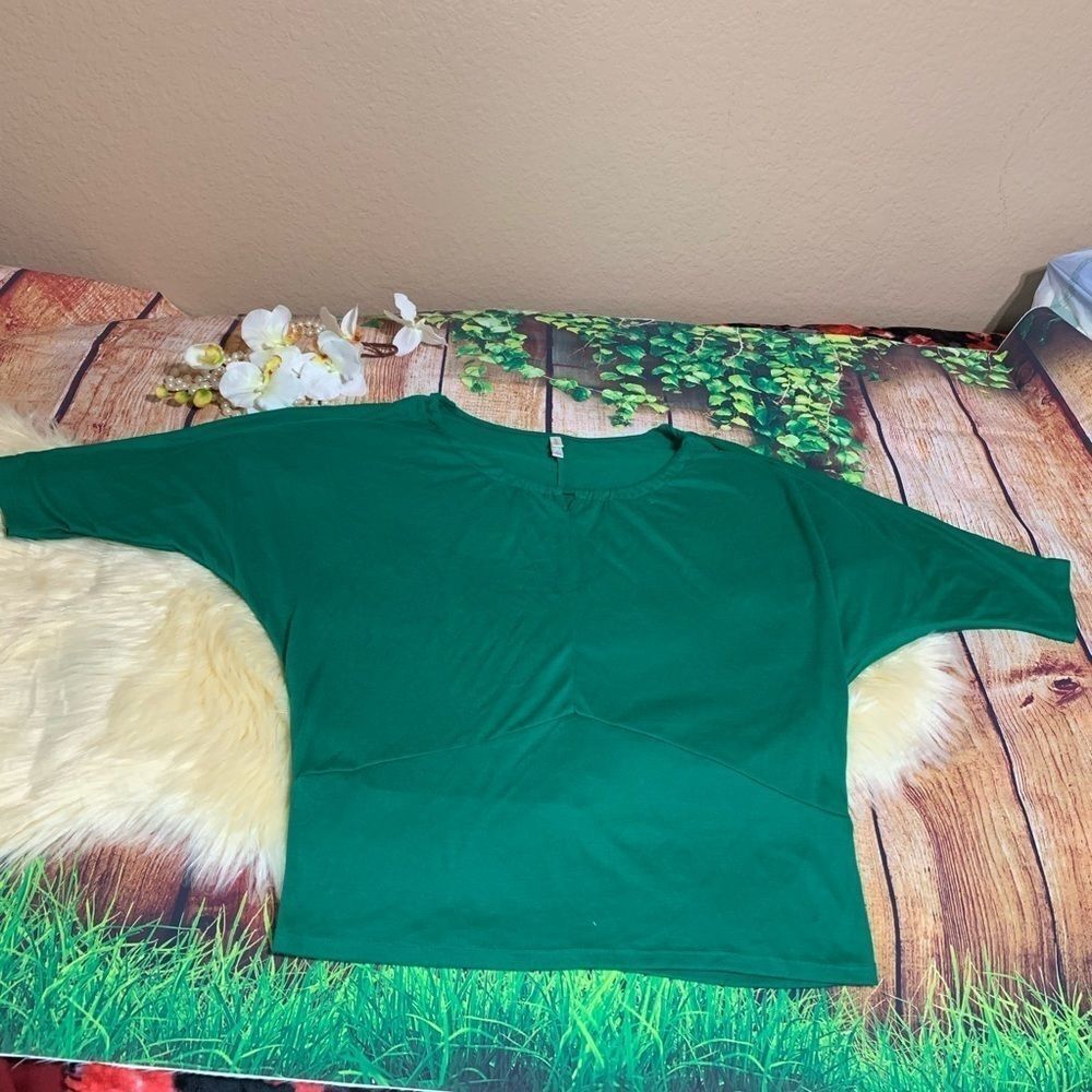 Xhilaration Women’s Green Top Size Small